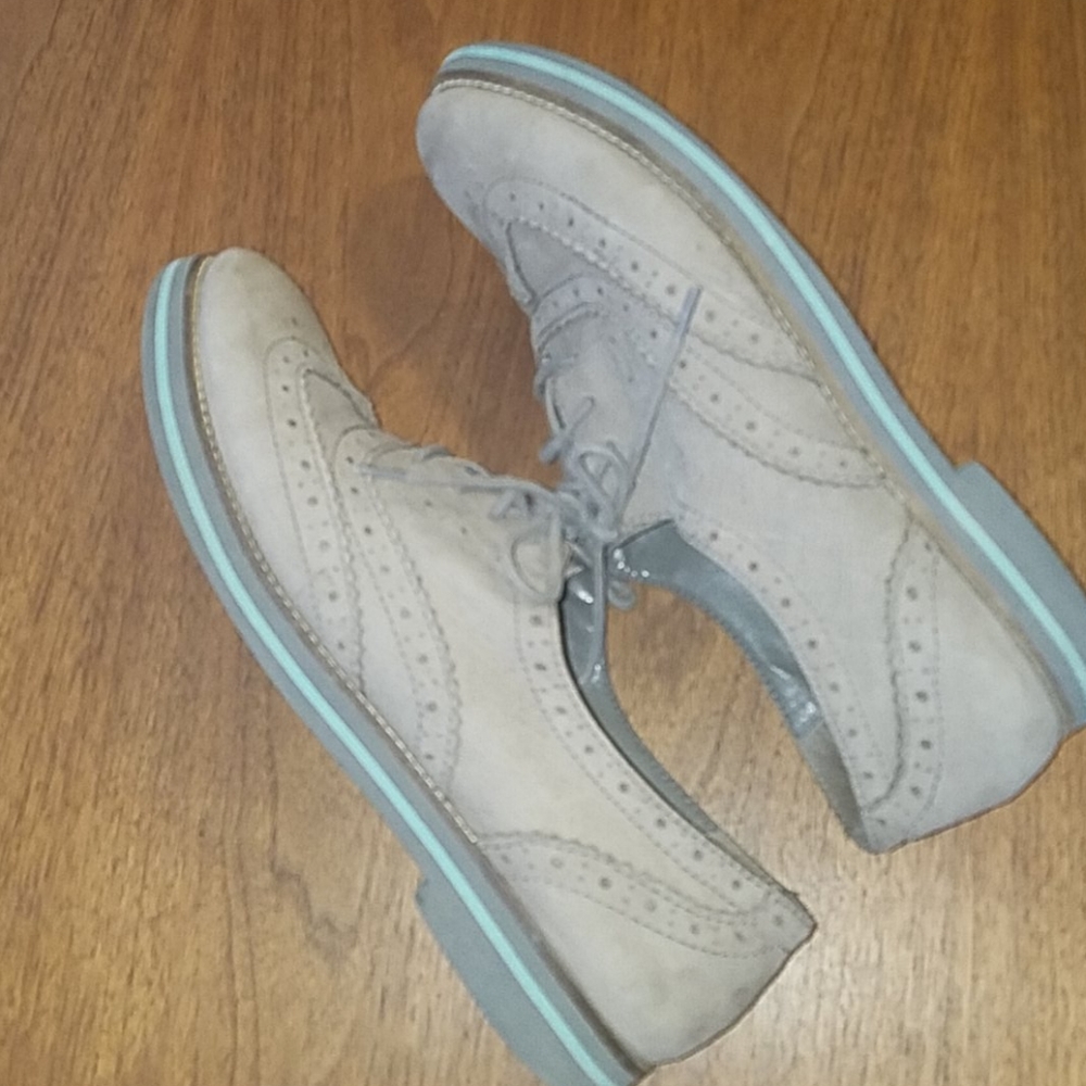 Gianni Bini Light Gray Suede Wingtip Loafers - Picture 4 of 8